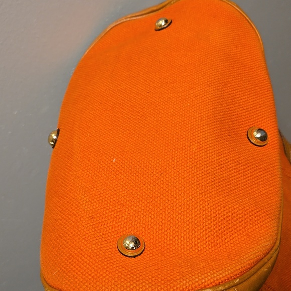 Michael Kors Bucket Bag Orange and Cognac Leather - Picture 7 of 16